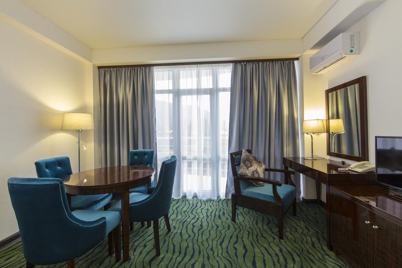 Sunrise Garden Hotel 3* Gagra Exterior photo