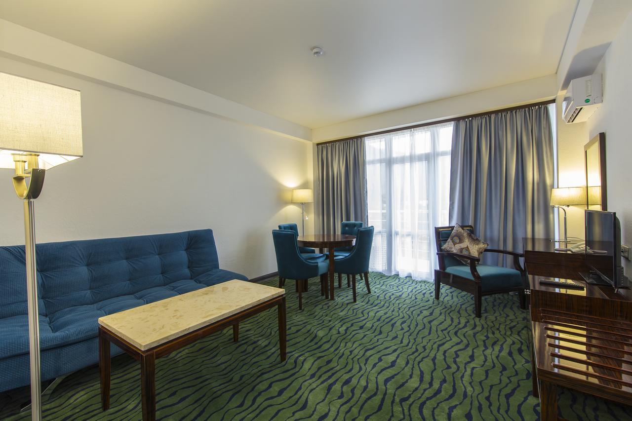 Sunrise Garden Hotel 3* Gagra Exterior photo