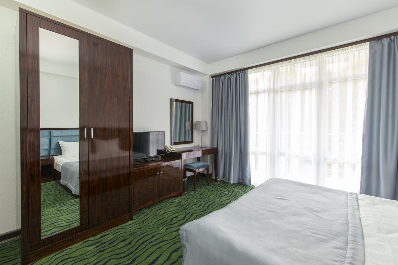 Sunrise Garden Hotel 3* Gagra Exterior photo