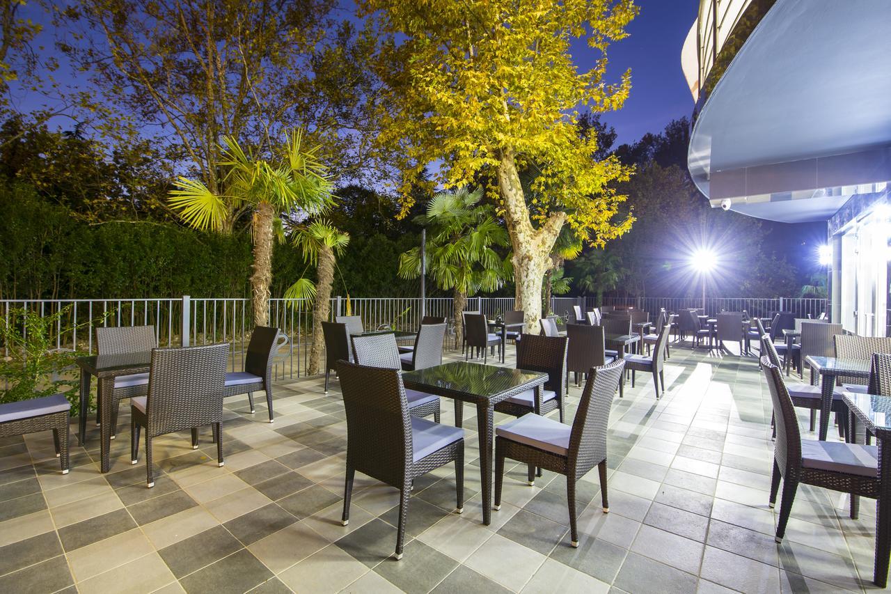 Sunrise Garden Hotel 3* Gagra Exterior photo