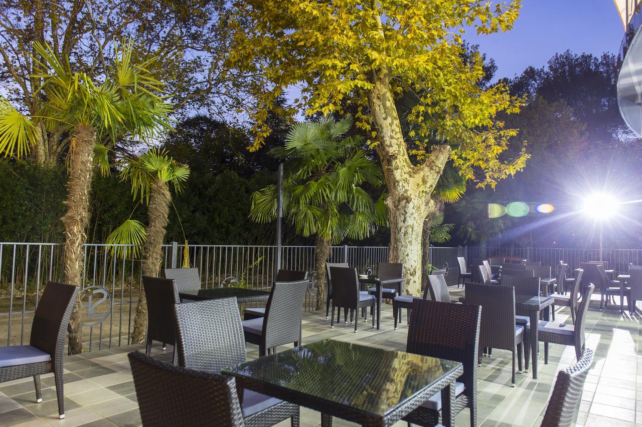 Sunrise Garden Hotel 3* Gagra Exterior photo