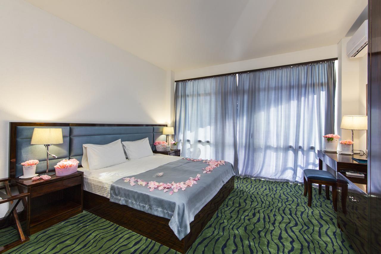 Sunrise Garden Hotel 3* Gagra Exterior photo