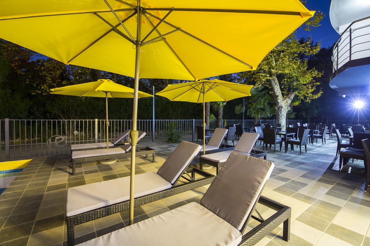 Sunrise Garden Hotel 3* Gagra Exterior photo