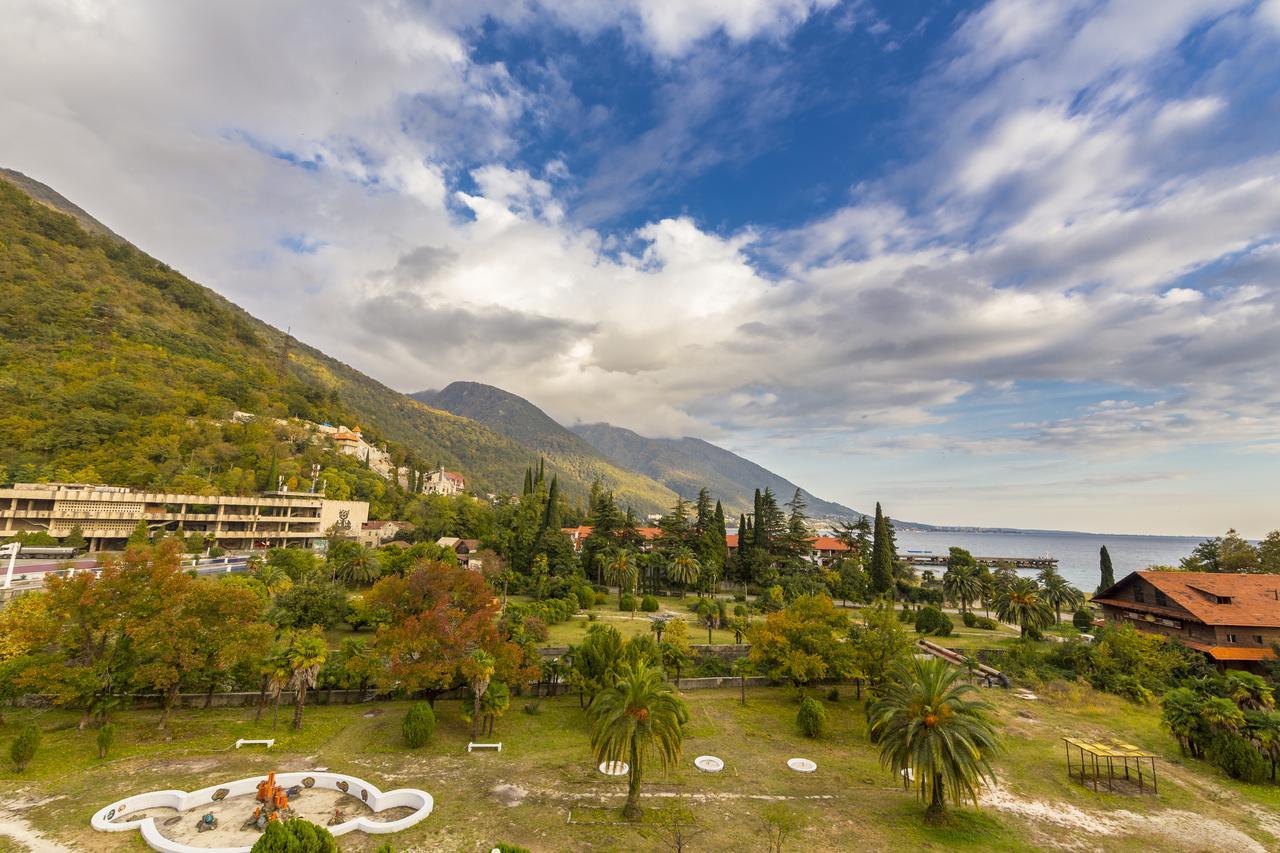 Sunrise Garden Hotel 3* Gagra Exterior photo