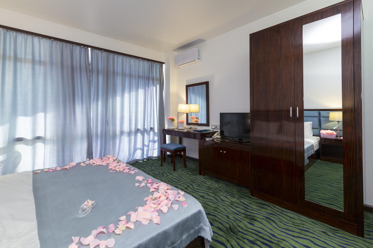 Sunrise Garden Hotel 3* Gagra Exterior photo