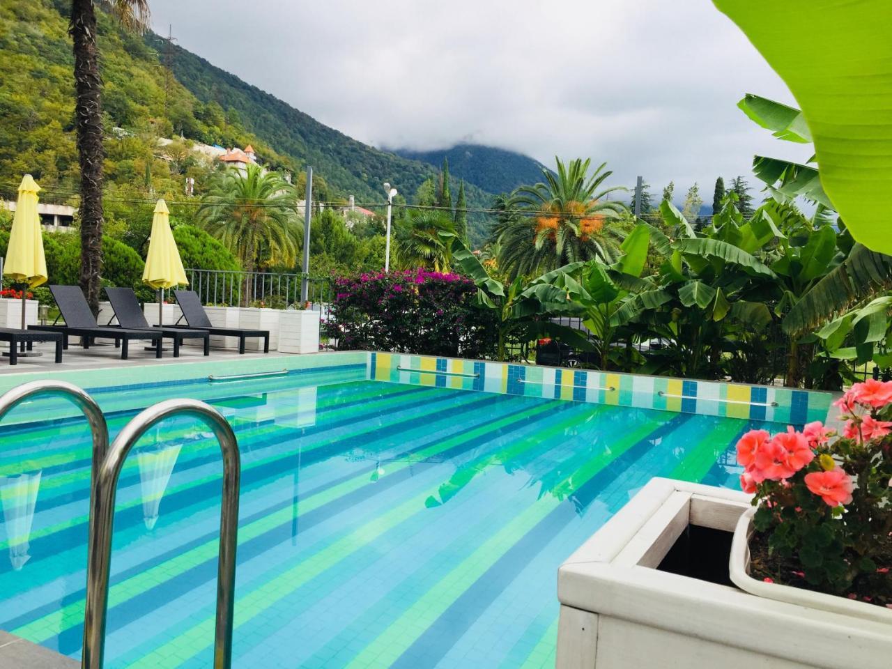 Sunrise Garden Hotel 3* Gagra Exterior photo