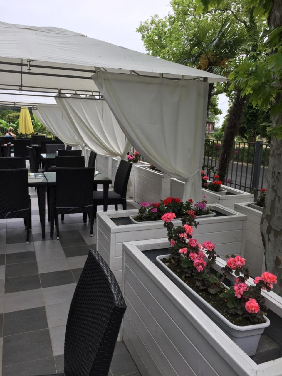 Sunrise Garden Hotel 3* Gagra Exterior photo