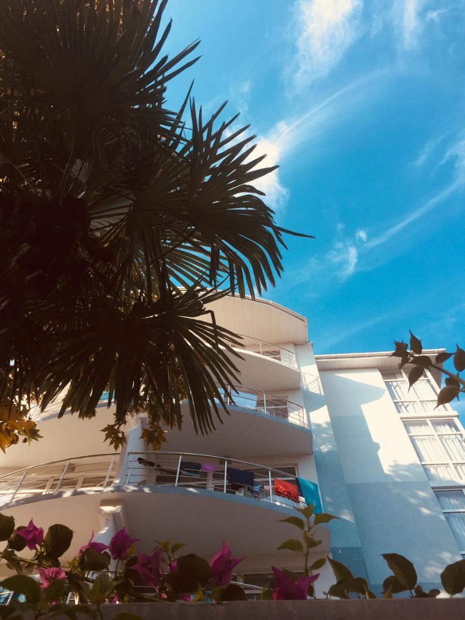 Sunrise Garden Hotel 3* Gagra Exterior photo