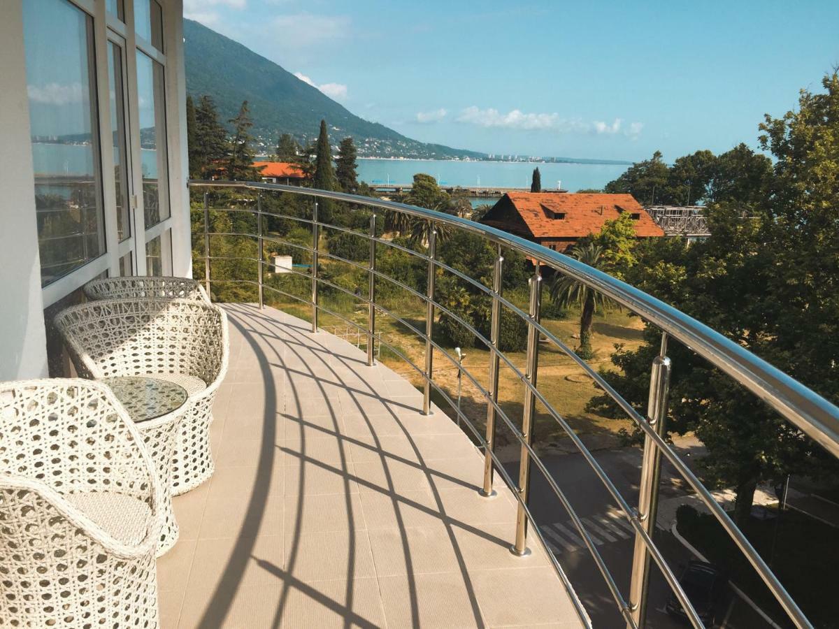Sunrise Garden Hotel 3* Gagra Exterior photo