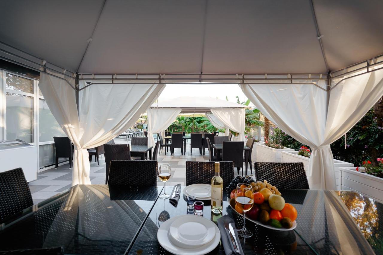 Sunrise Garden Hotel 3* Gagra Exterior photo