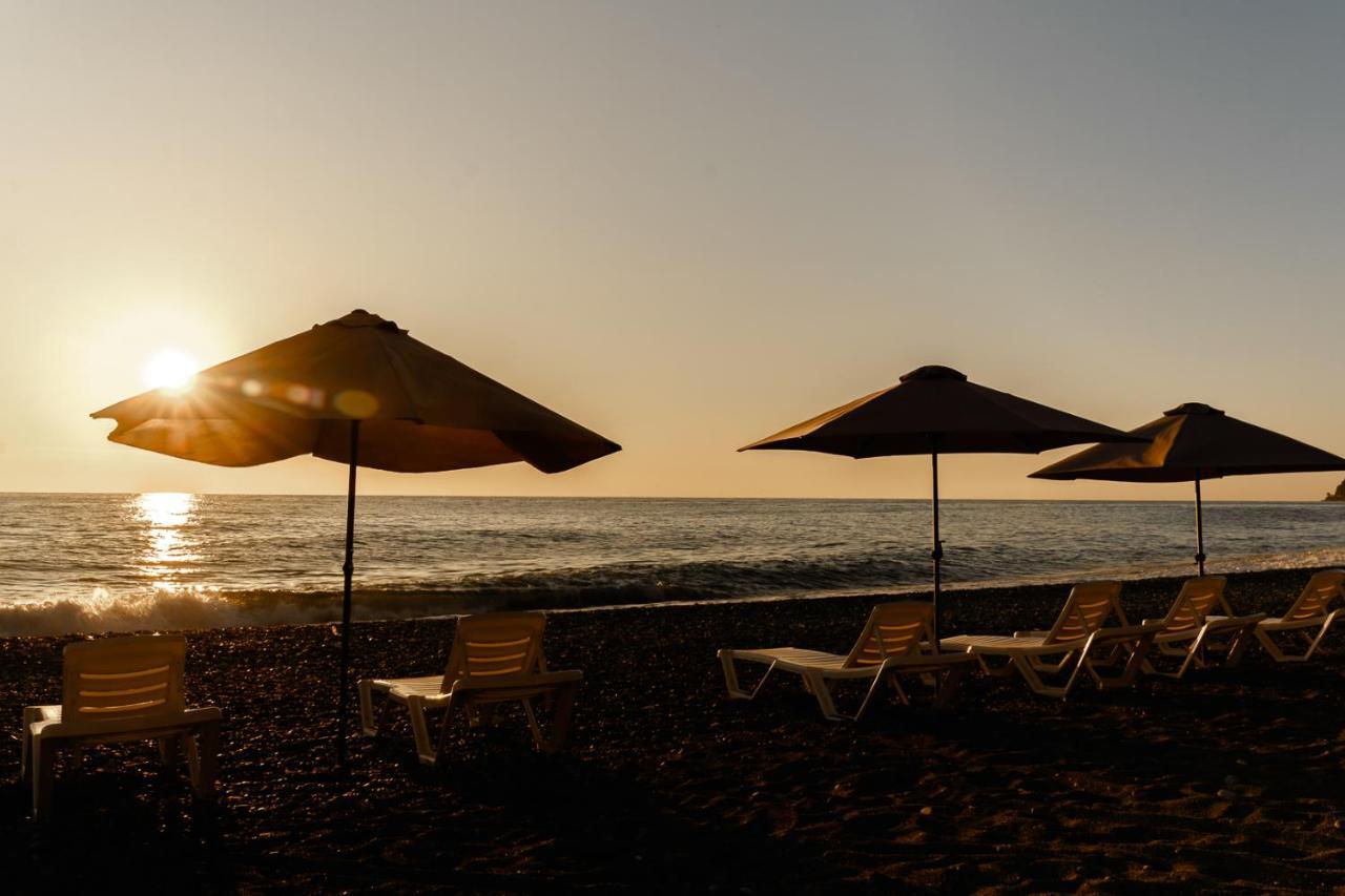 Sunrise Garden Hotel 3* Gagra Exterior photo