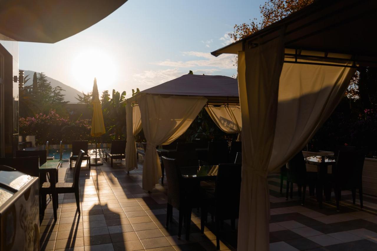 Sunrise Garden Hotel 3* Gagra Exterior photo