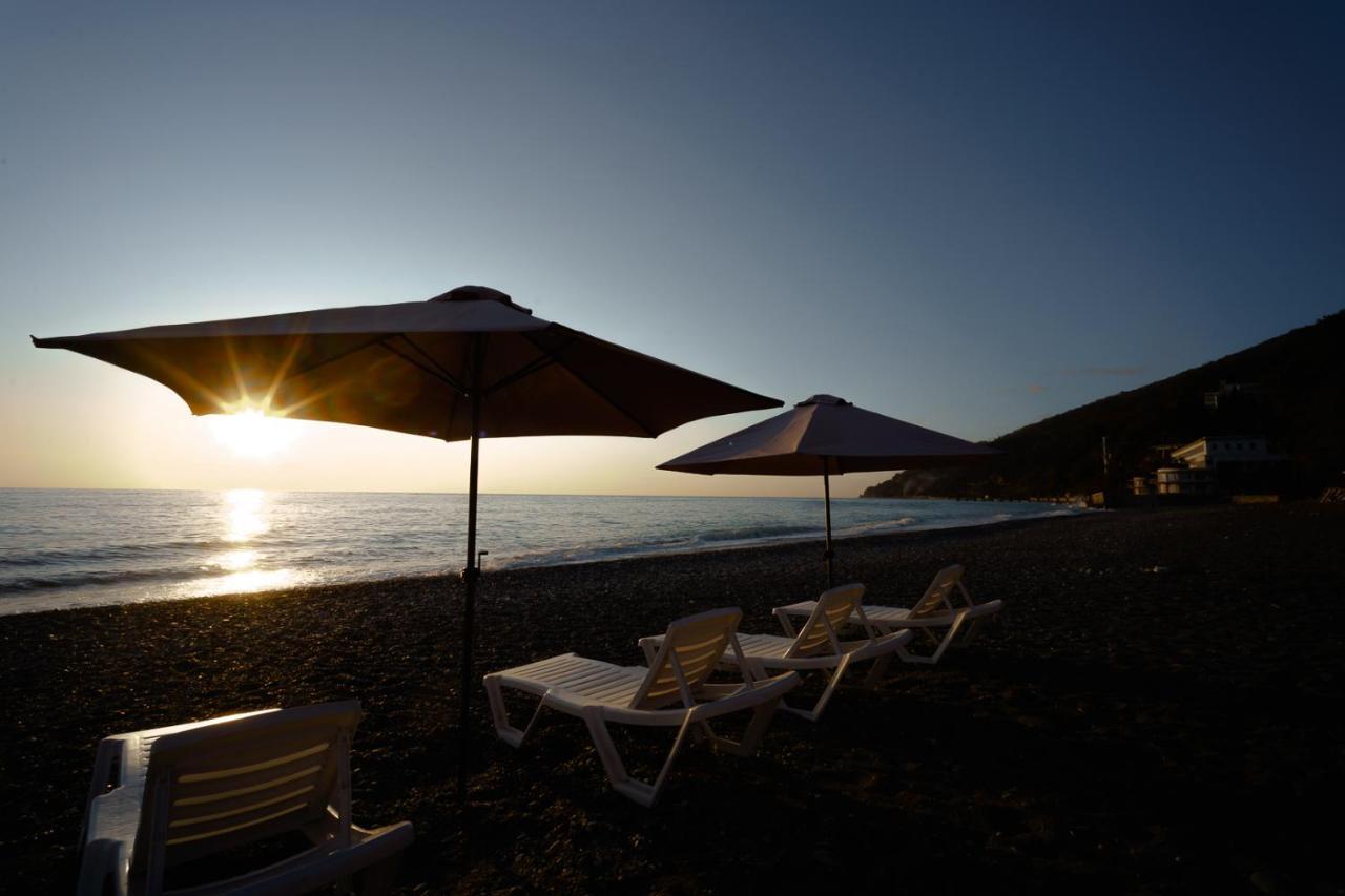 Sunrise Garden Hotel 3* Gagra Exterior photo