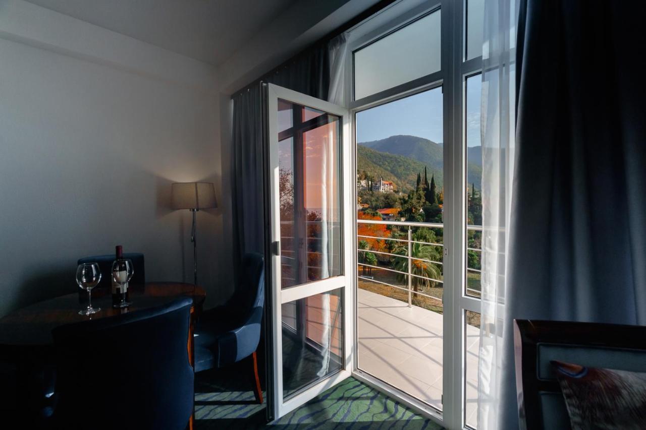 Sunrise Garden Hotel 3* Gagra Exterior photo